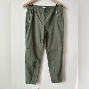 Olive Green Slim Fit Pants – Casual Workwear Chic
Size 8